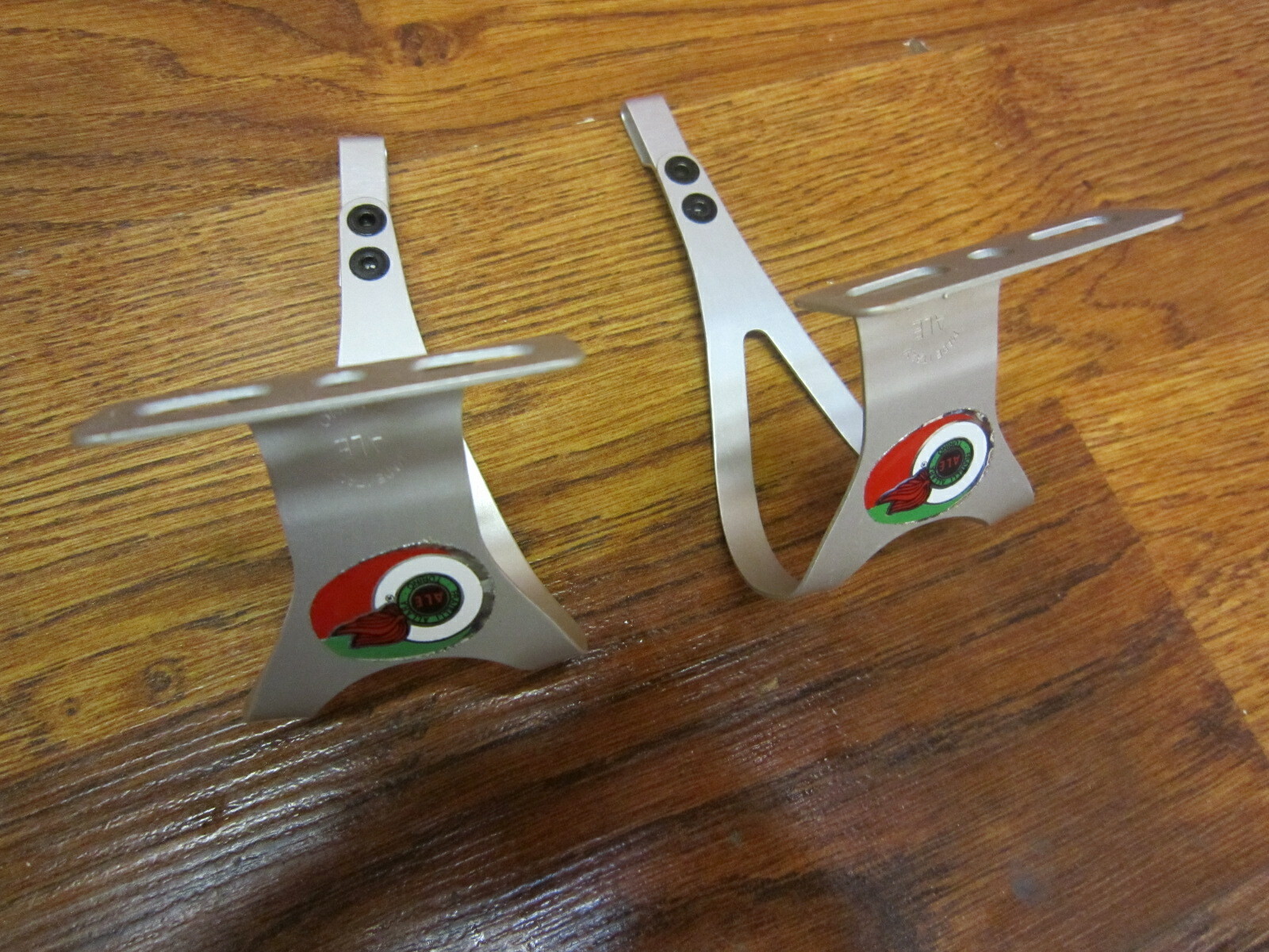 NOS ALE TOE CLIPS – SILVER ANODIZED ALLOY – MEDIUM – 97 L.D.