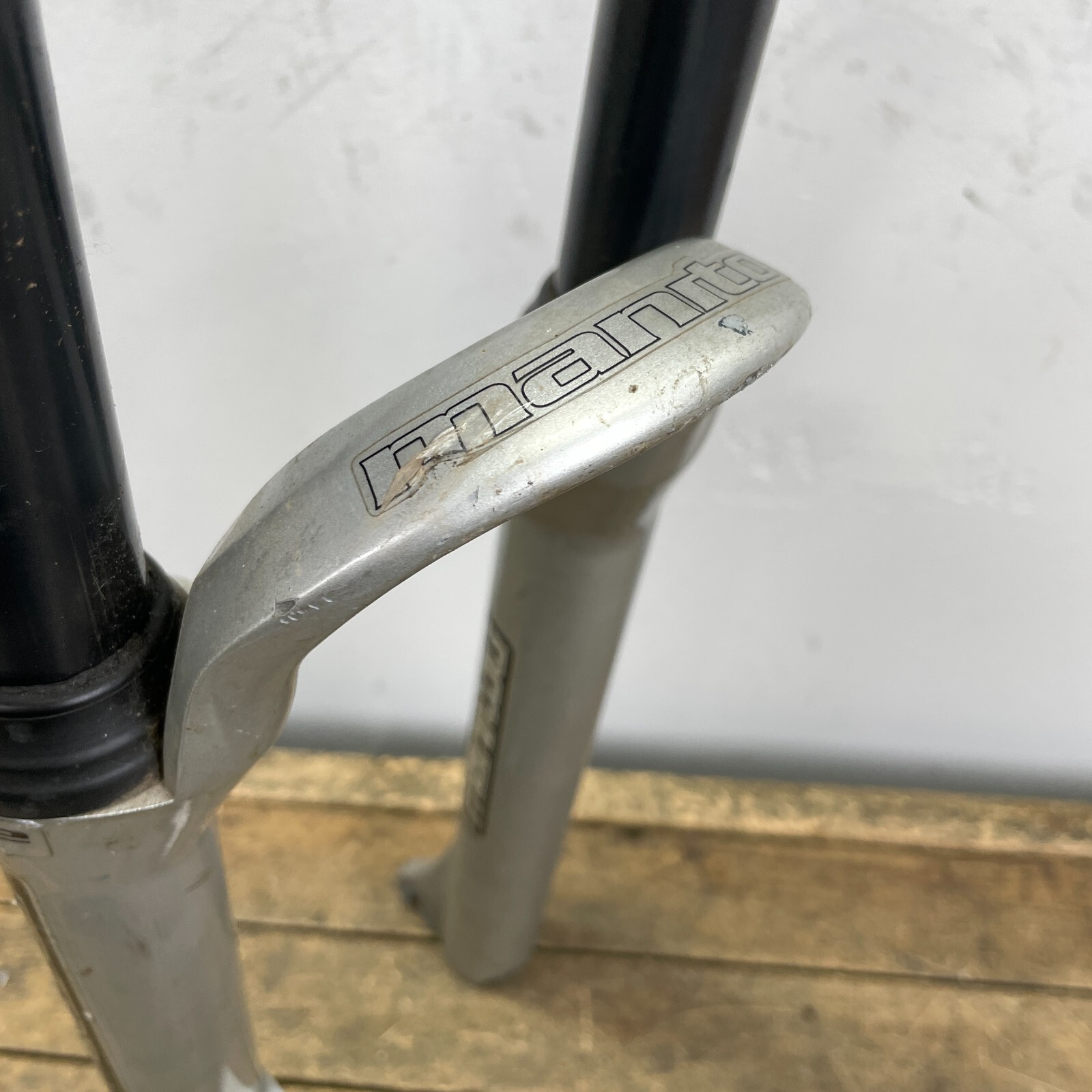 Manitou Axel Fork Elite Disc 80 100 1 1/8 Threadless 7.75 Steerer 26″ Lockout
