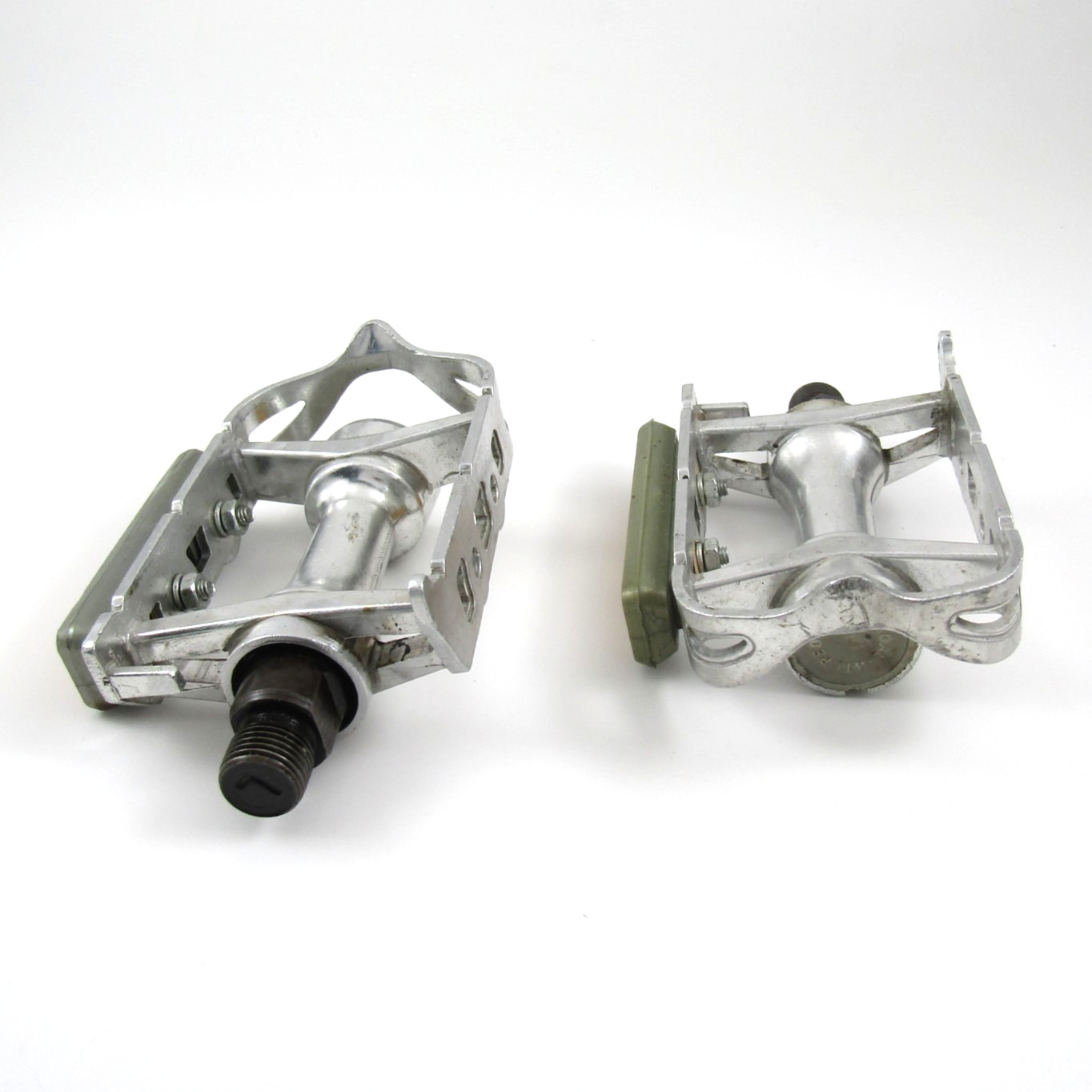 HTI A19 quill pedals with Cat Eye reflectors