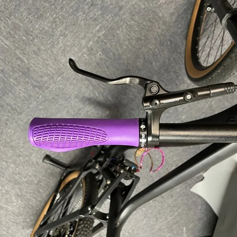 Ergonomic Rubber Bicycle Handlebar Grips Mountain Road Cycling Lock-on Bar Ends