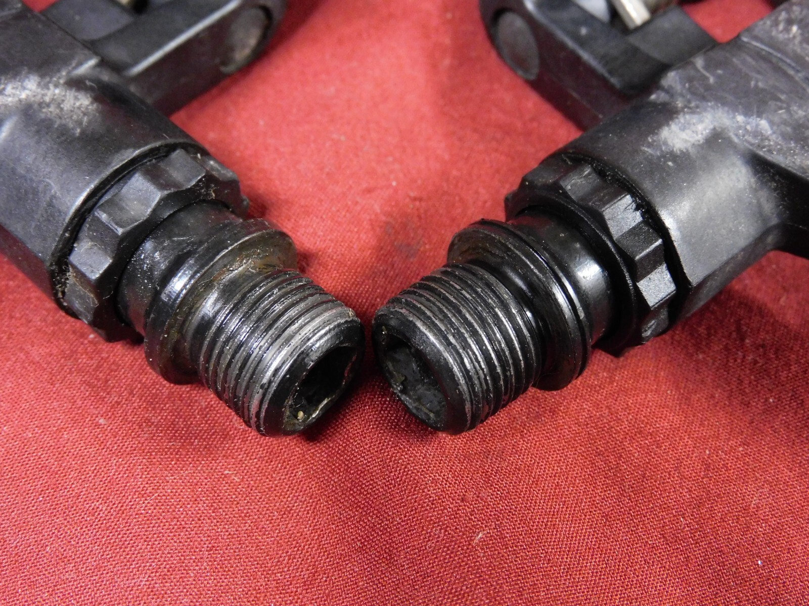 1 Pair Black Unbranded Composite Clipless Pedals 9/16 x 20 NO Cleats 232 grams