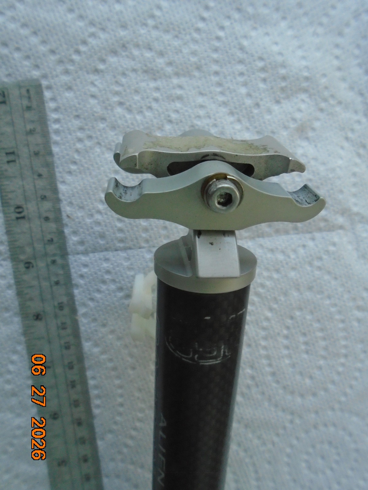 USE Alien Carbon Seatpost, 27.2 mm, 240 mm, Black