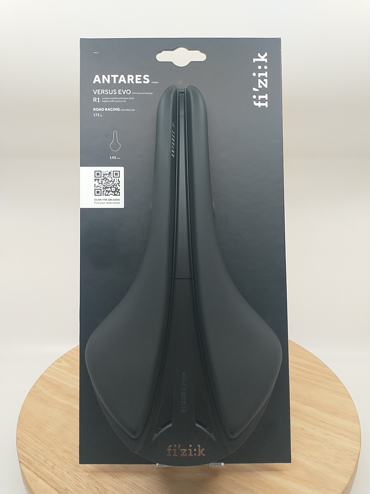 Fizik Antares Versus Evo R1 Saddle – 149mm, Black, 7x10mm Carbon Rails