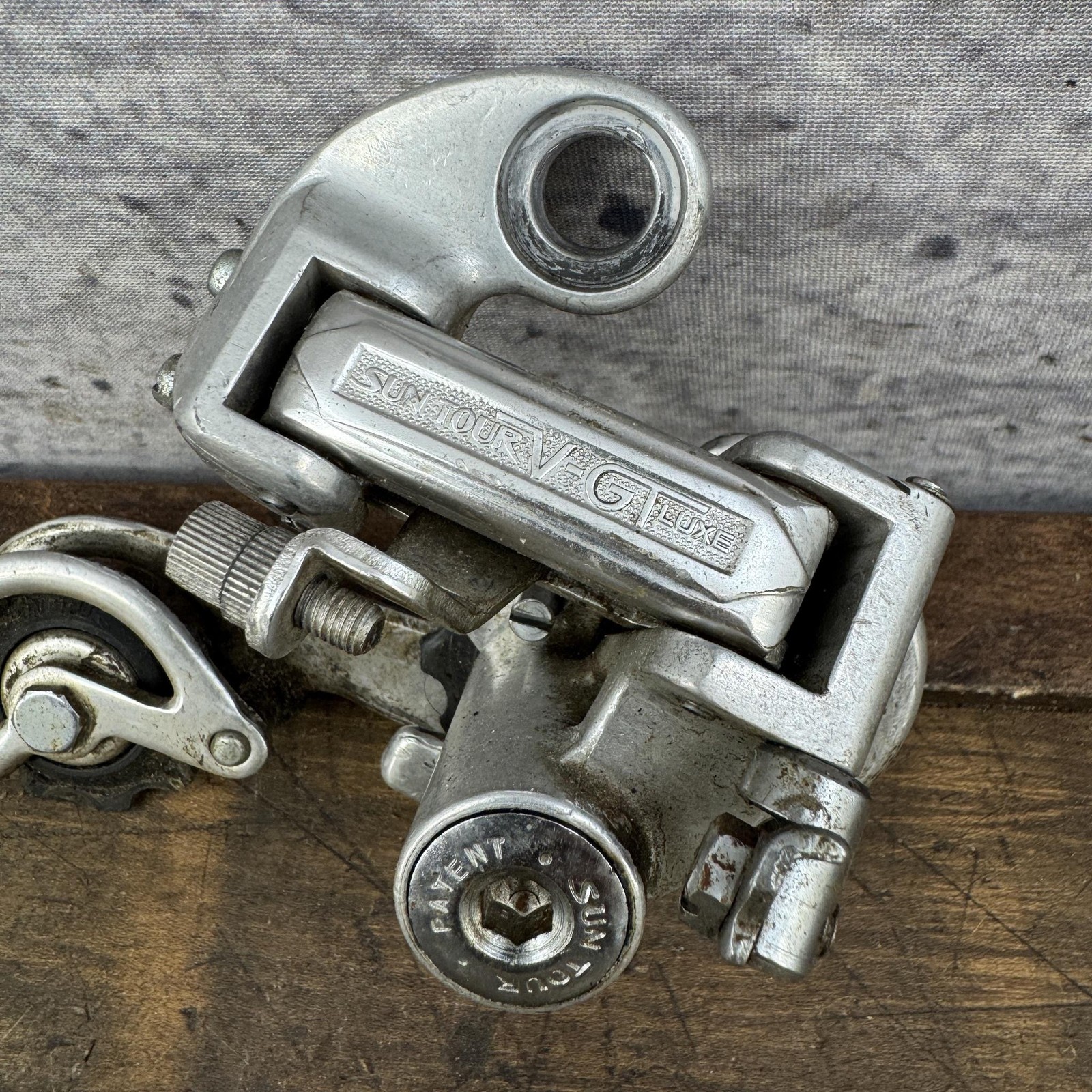 Vintage SunTour V-GT Luxe Rear Derailleur Long Cage Hanger Silver Japan Bolt