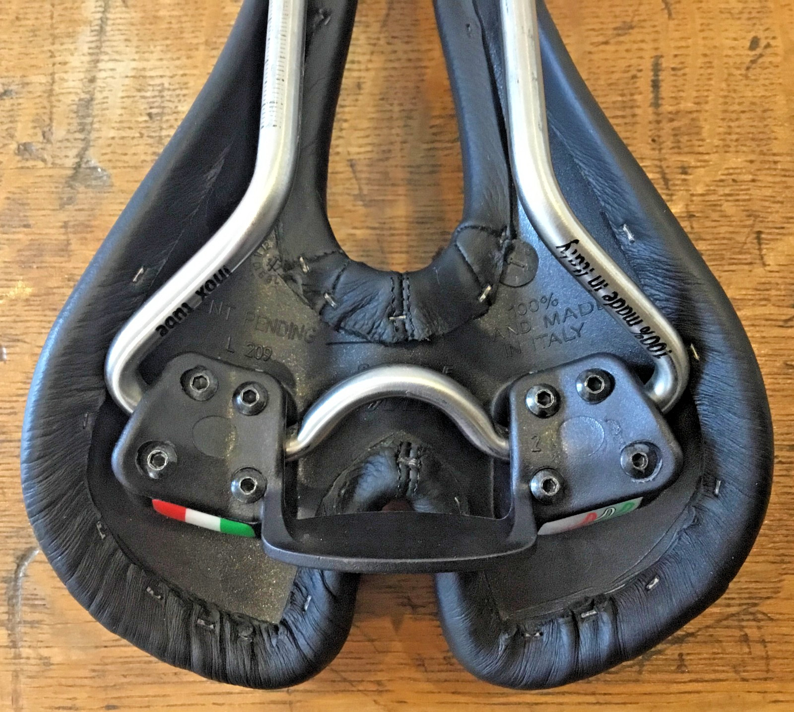 NEW Selle SMP Lite 209 Road Bike Saddle Black Relief Channel 273mmx139mm Italy