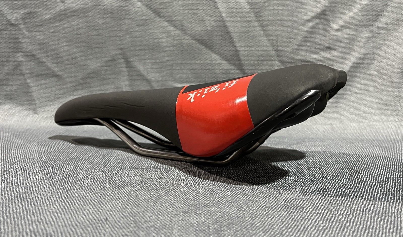 Fi’zi:k Aliante VSX Saddle Road / Gravel 140 x 265mm 7 x 7 K:ium Rails Fizik