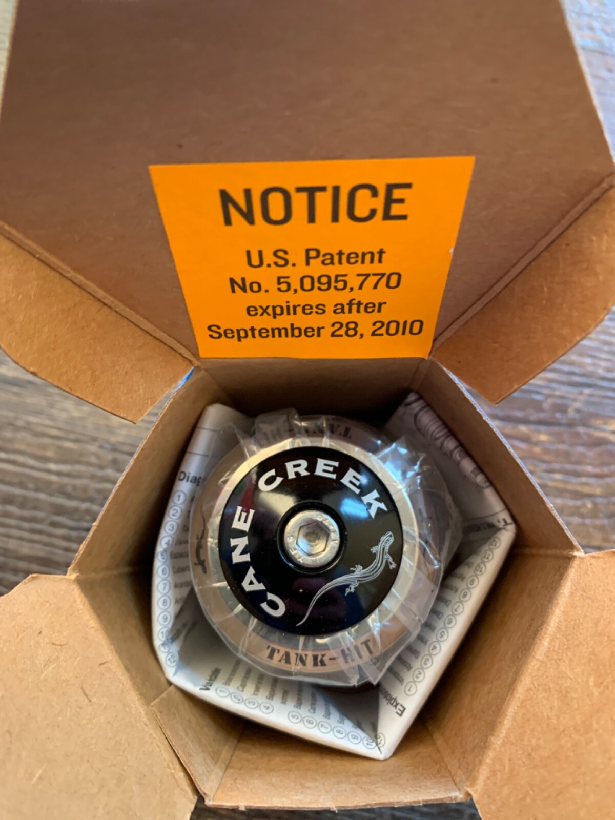 CANE CREEK 1/1/8″ Threadless Headset, Tank Hit model, NIB, BLACK ONLY!