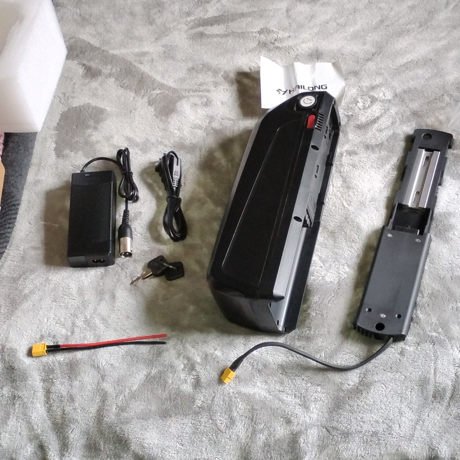 Hailong HB-48V-HC 48V 12.5Ah 600Wh Li-ion E-Bike Battery, Keys, Mount