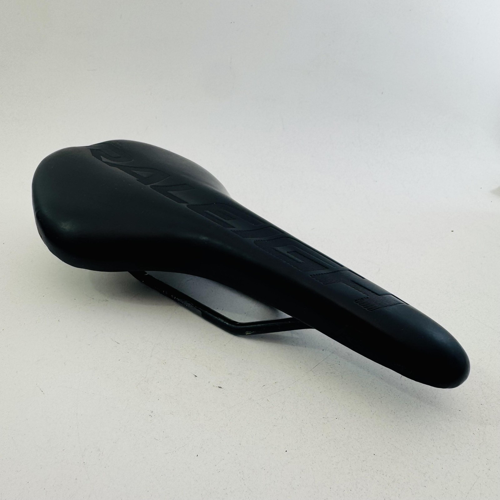 Raleigh Bicycle Saddle Seat Black Racing Steel Rails Road MTB Hybrid Bike A82