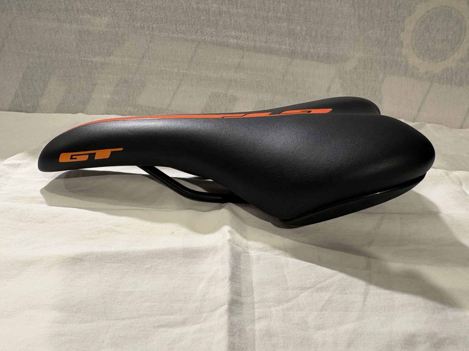 GT Selle Royal Group Bicycle Seat Saddle Orange & Black Mid School NOS BMX MTB