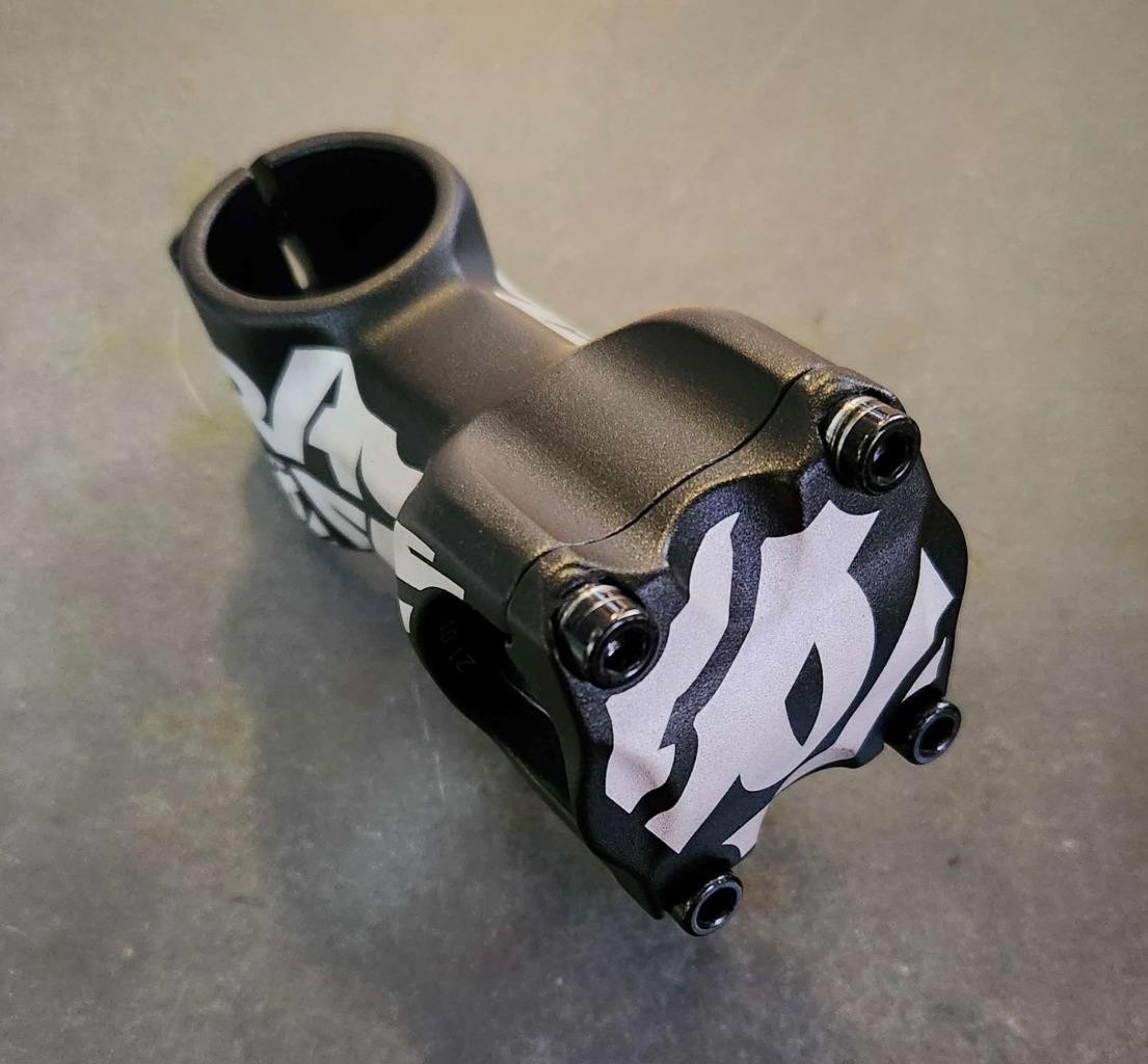RaceFace Chester 70mm Bike Stem 31.8mm Clamp + / -8 Deg, 1 1/8″ OPEN PACKAGE