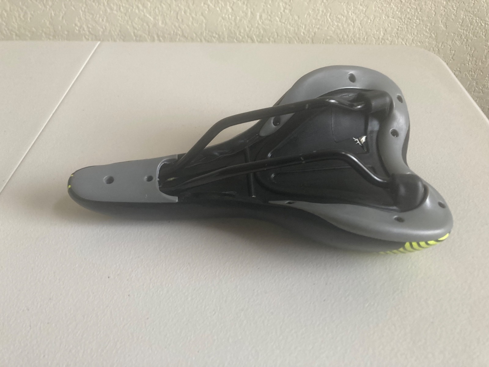 Genesis Bike Seat (Black, Yellow, White)