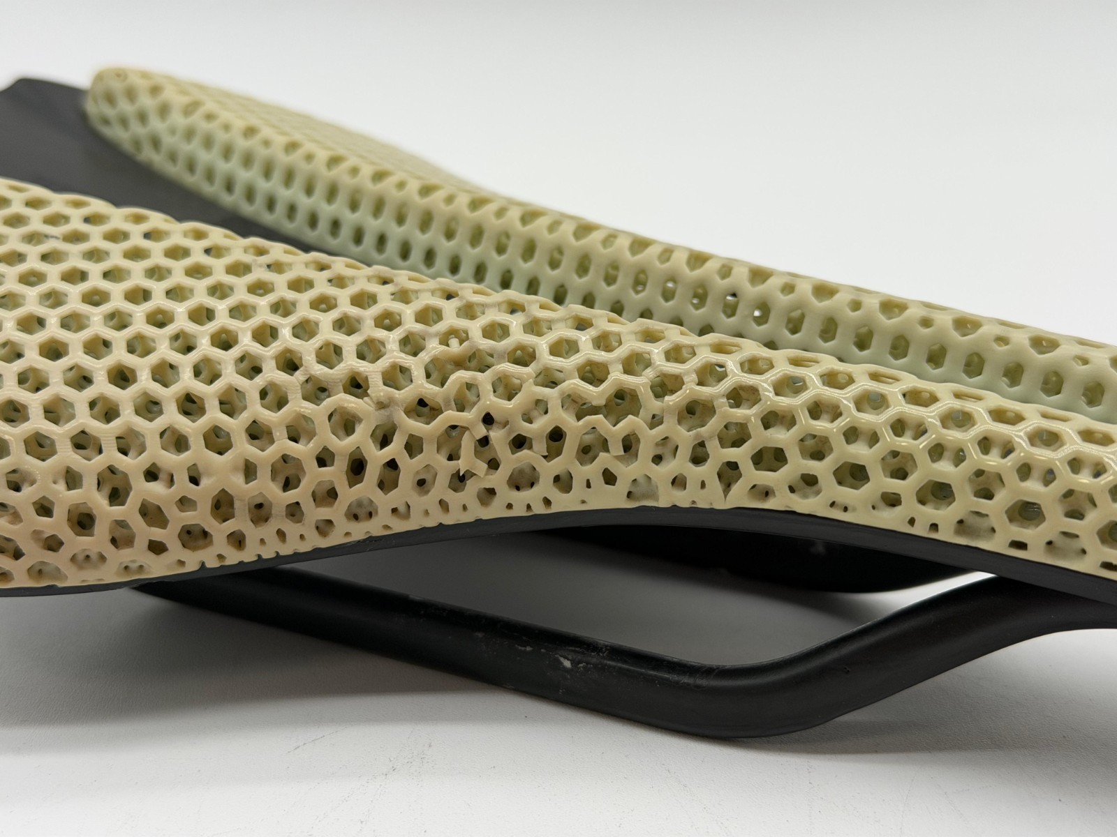 Fizik Versus EVO Adaptive 3D MOBIUS Printed Carbon Fiber Road Bike Saddle 139mm