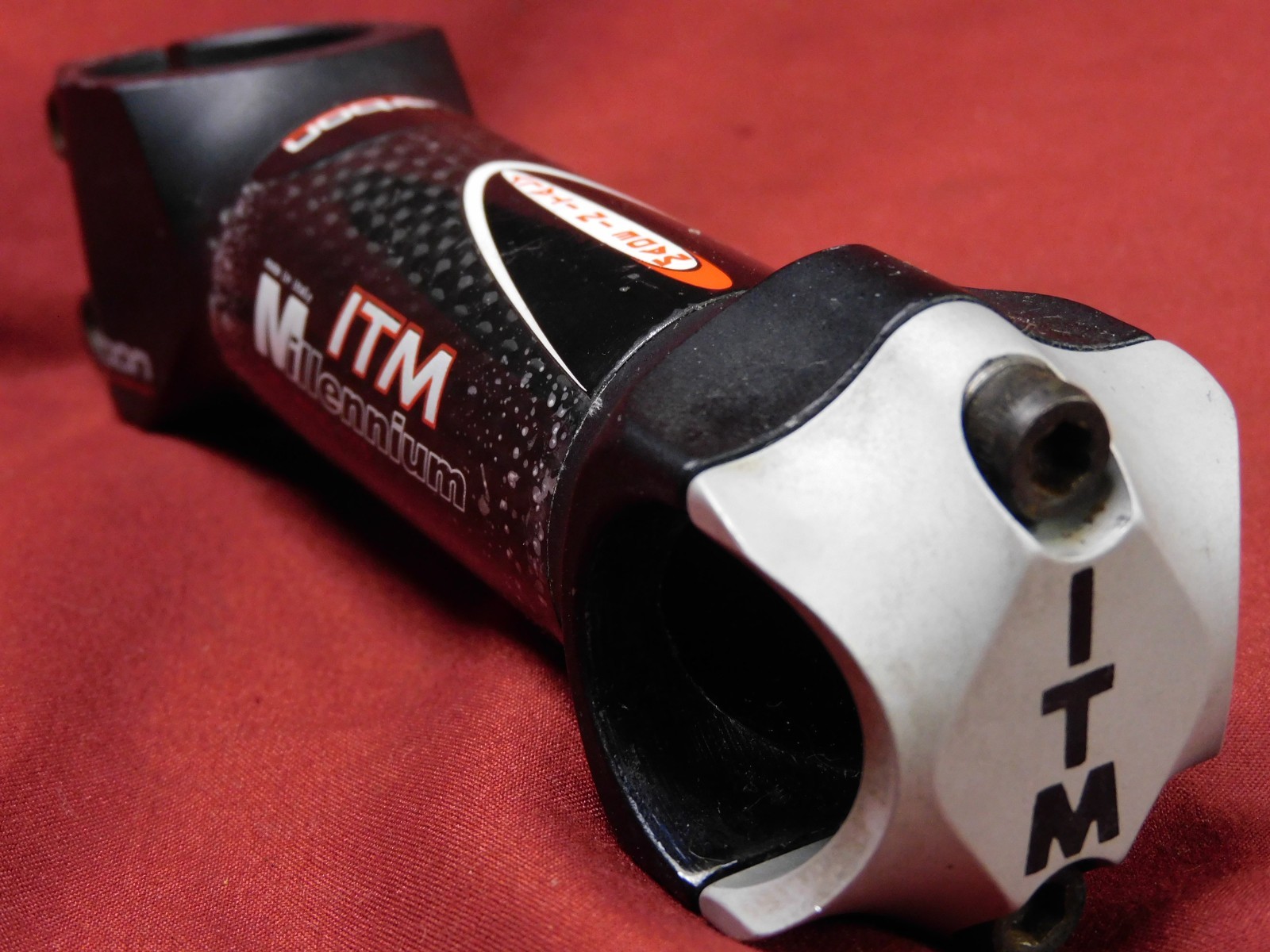VGC 11 cm Threadless Black ITM Millenium Carbon Stem 1″ x 110 mm x 26.0 mm 151 g