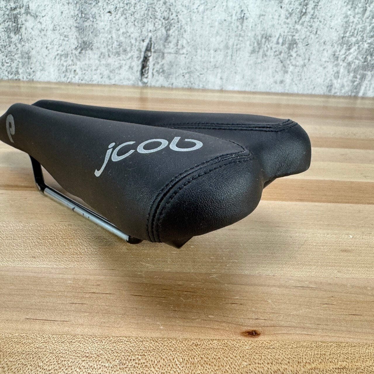 Low Mile! JCOB Delta P 7x7mm Hollow Cr-Mo Rails 130mm Bike Saddle 340g