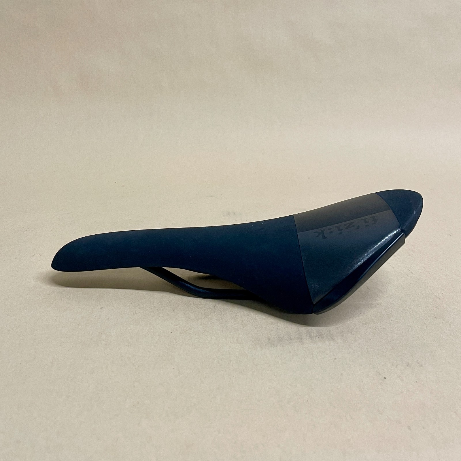 used Fizik Aliante R5 Alloy Rail 138mm x 280mm Saddle 235g Road Racing Endurance