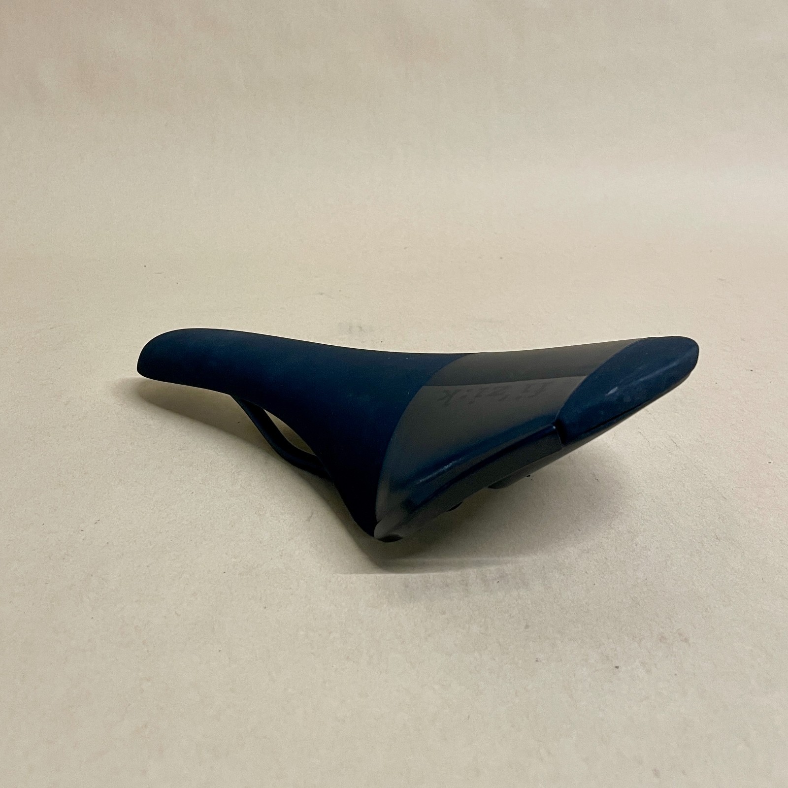 used Fizik Aliante R5 Alloy Rail 138mm x 280mm Saddle 235g Road Racing Endurance