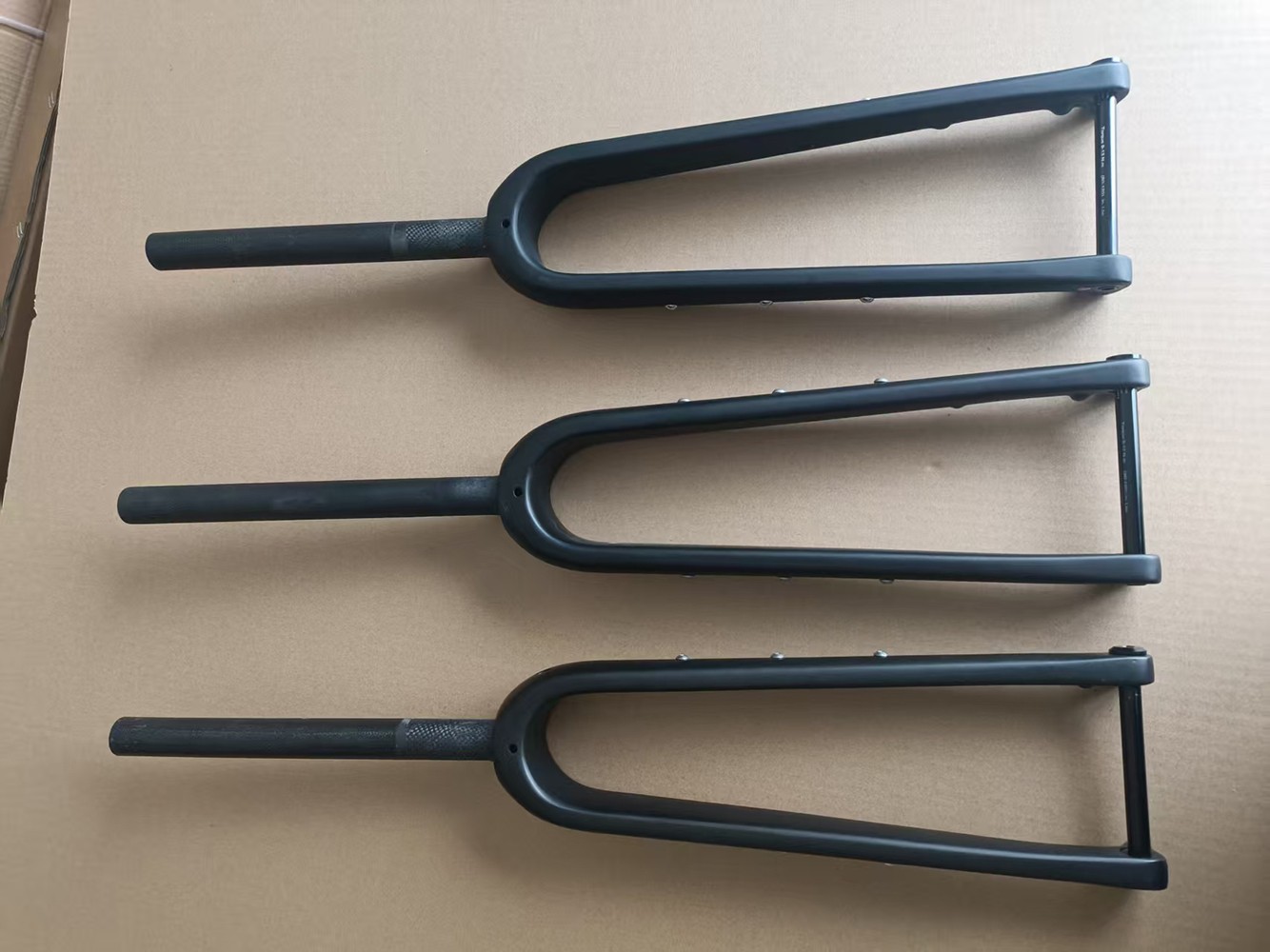 700C Carbon Road Bike Gravel Fork 1 1/8 Straight / Tapered Disc Thru axle 12mm