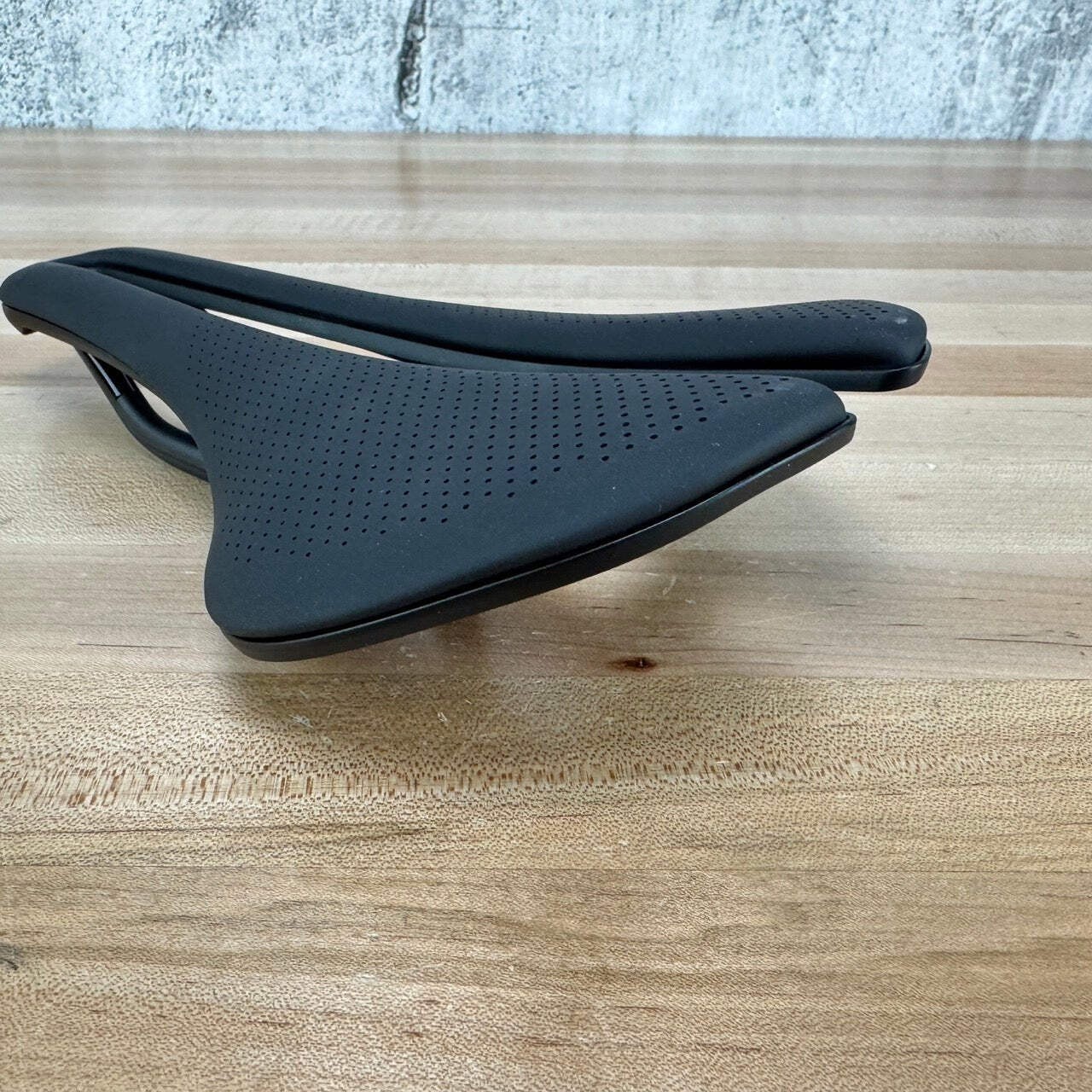 New Takeoff! Bontrager Aeolus Pro 7x10mm Carbon Rails 155mm Saddle MSRP $260