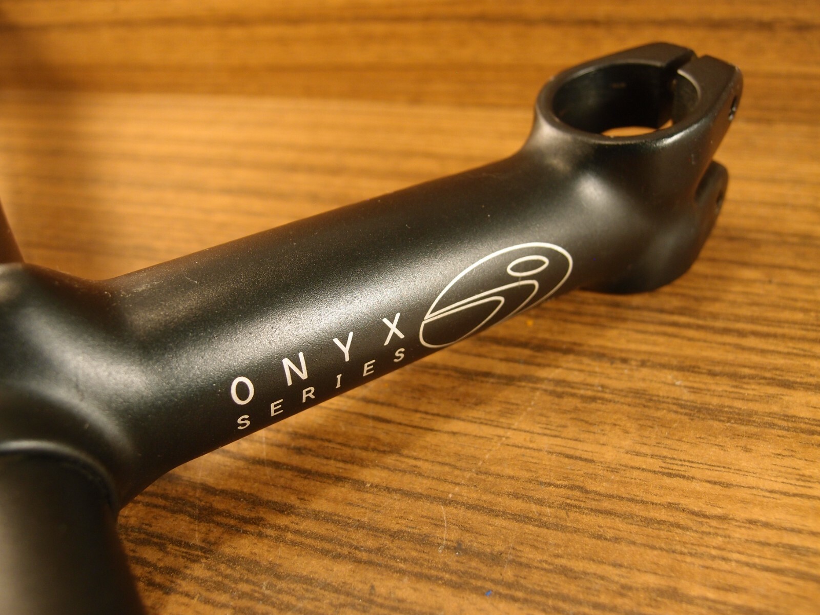 aluminium flat handlebar Onyx Series + stem ahead Onyx Series 1 1/8 »