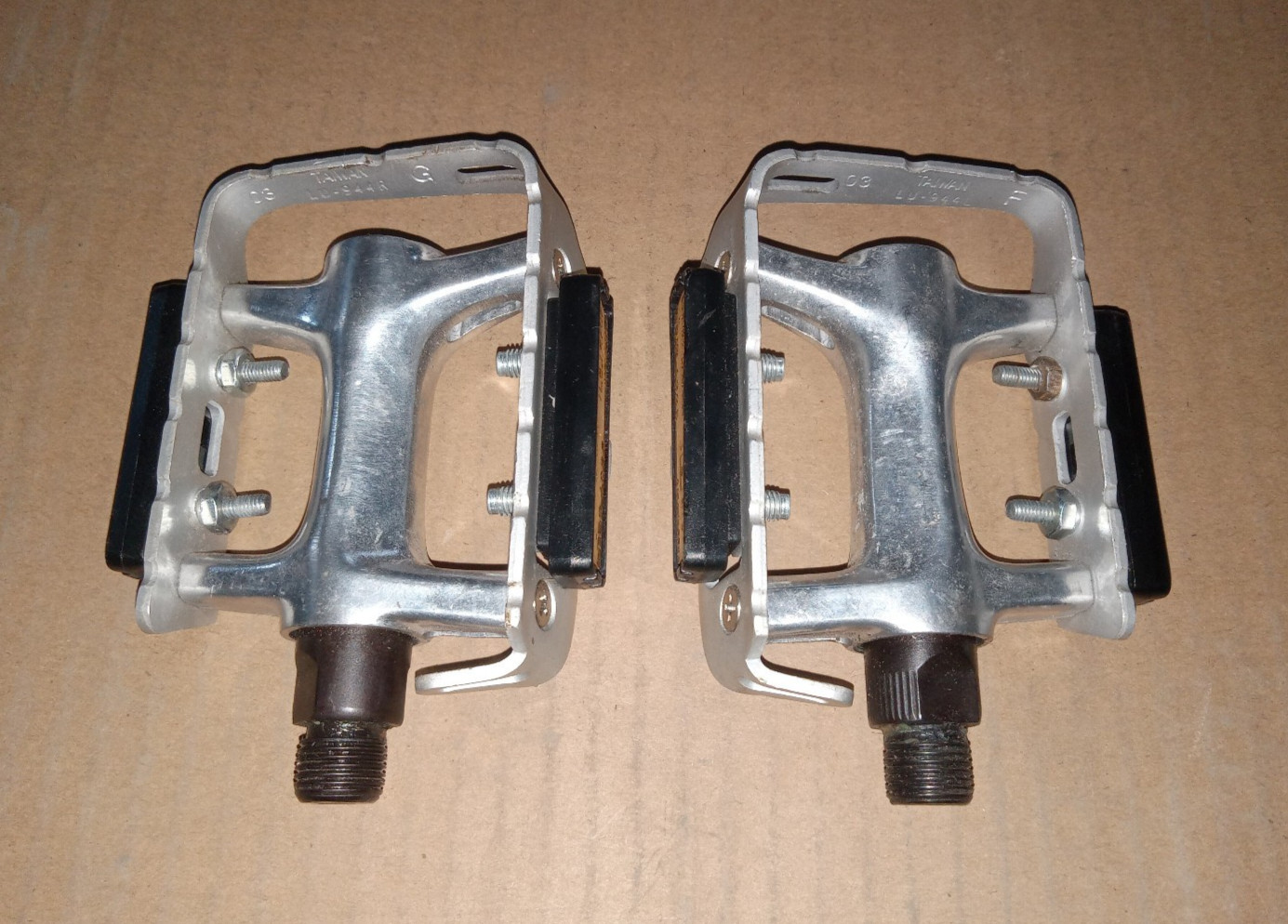 Wellgo LU-944 Mountain Biking Road Touring Pedals 9/16″ Silver Color