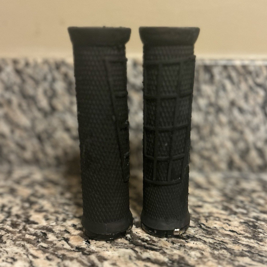 Bicycle Handlebar Grips Pair, Black Rubber Standard Grip, Universal Fit (2)