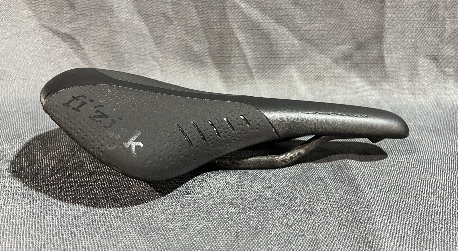 Fi’zi:k Antares R1 Saddle Large 152mm 275mm Braided Carbon Rails 7×9 Road Bike