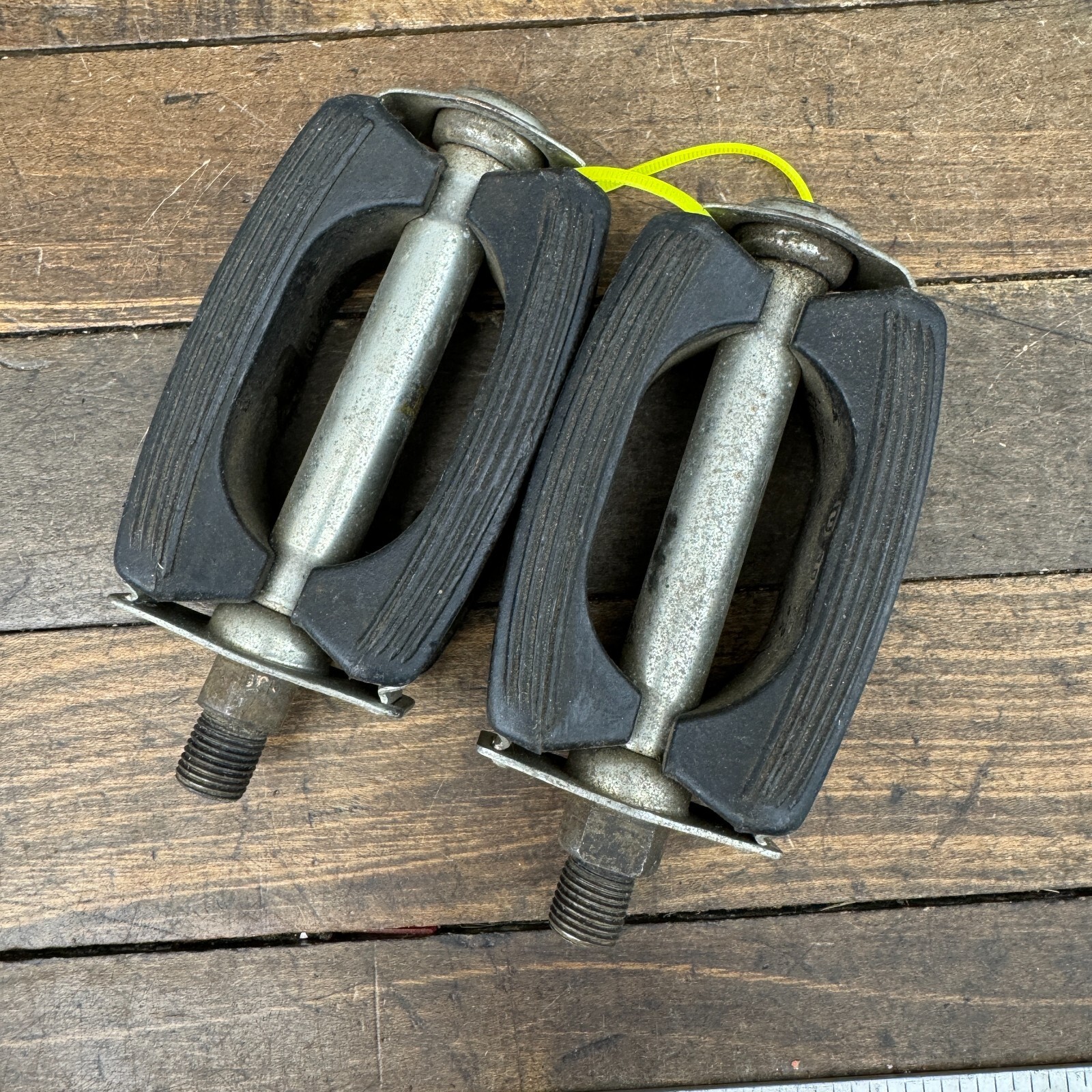 Vintage Schwinn Bow Pedals 1/2 in Union U30 Block Stingray 60s 70s K10490 A2