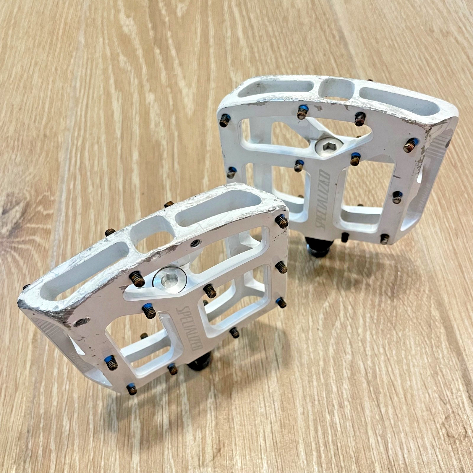 Specialized Bennies Flat Mountain Bike Pedals 9/16 White Downhill Enduro MTB DH