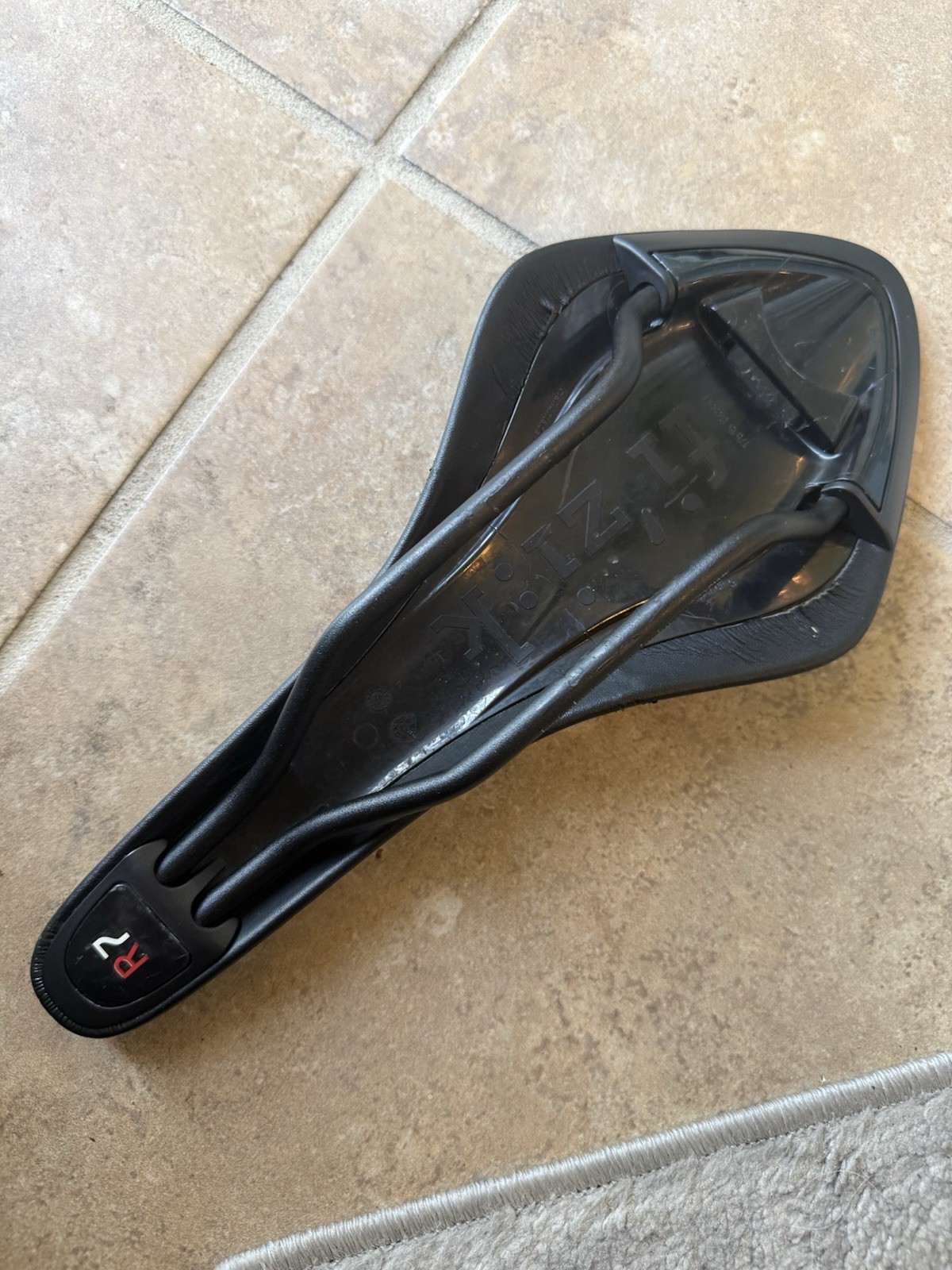 Fizik Airone Wingflex Bicycle Saddle, w/ ICS Clip System, Low Miles, 244g