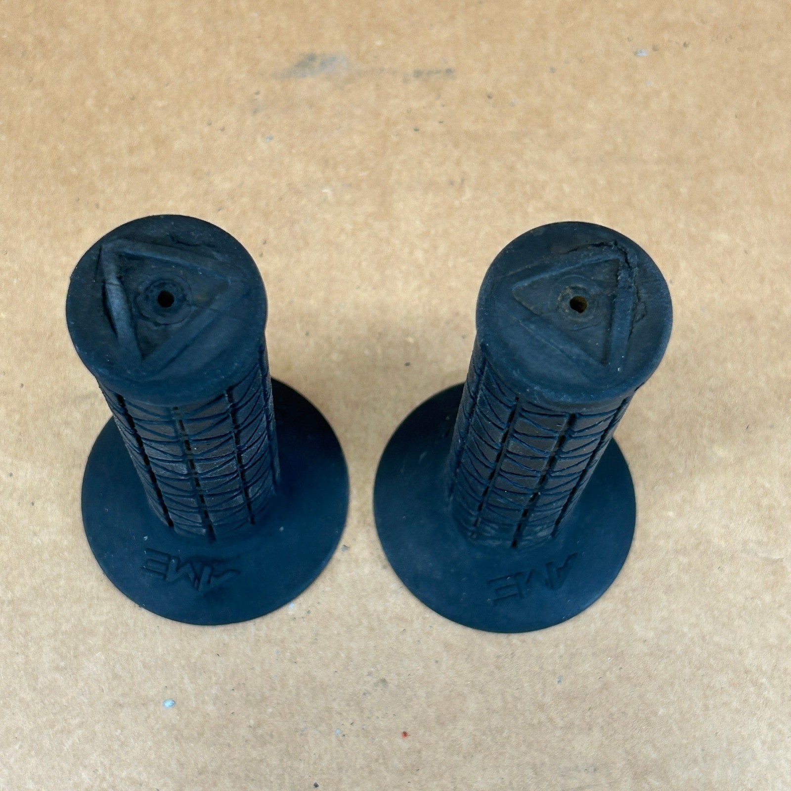 VTG Old School AME Triangle Pattern Handlebar Grips Black BMX MX Pair 4.75 Inch