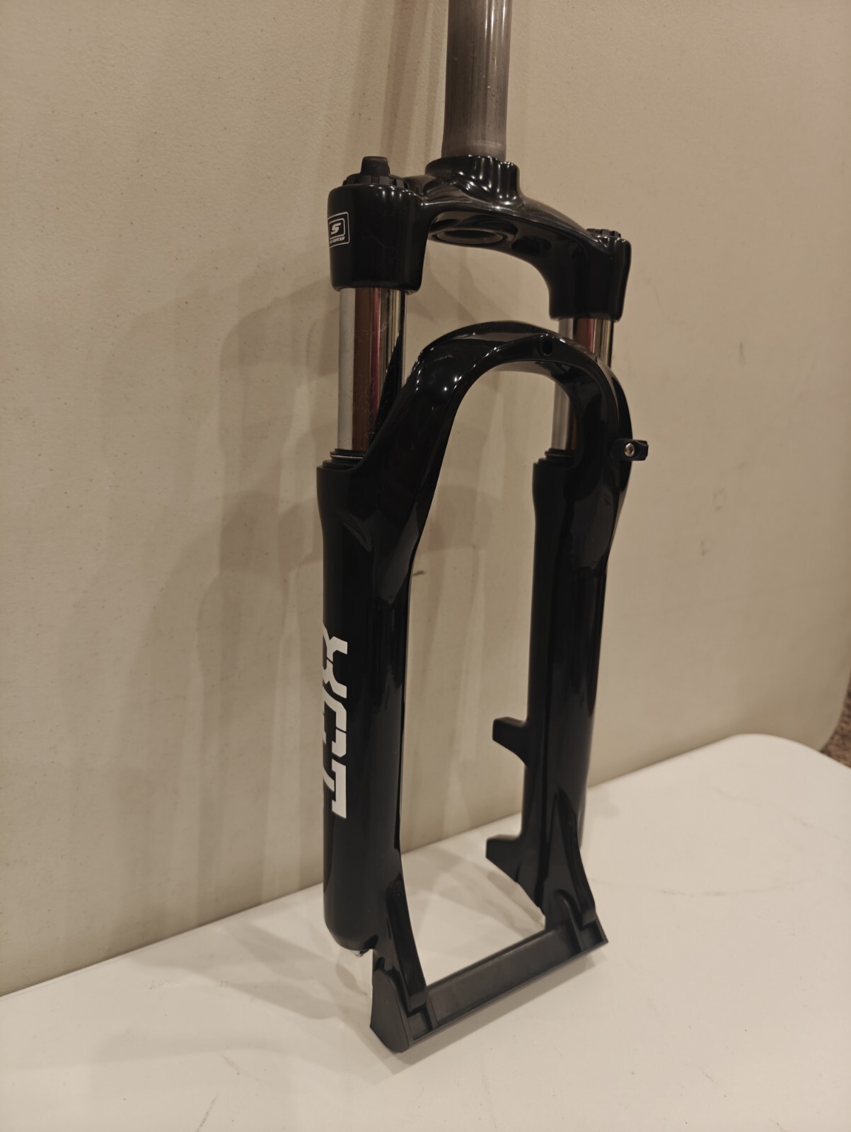 SR Suntour XCT JR-L 20 Suspension Fork: 20″, 1-1/8″ Threadless Steerer, 63mm Tra