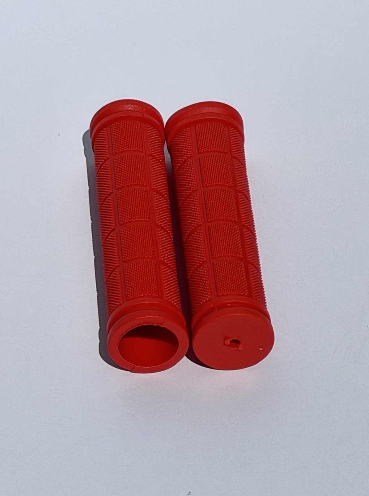 Red Kids Bike Handlebar Grips 22.2mm Non-Slip Rubber BMX Scooter Pair