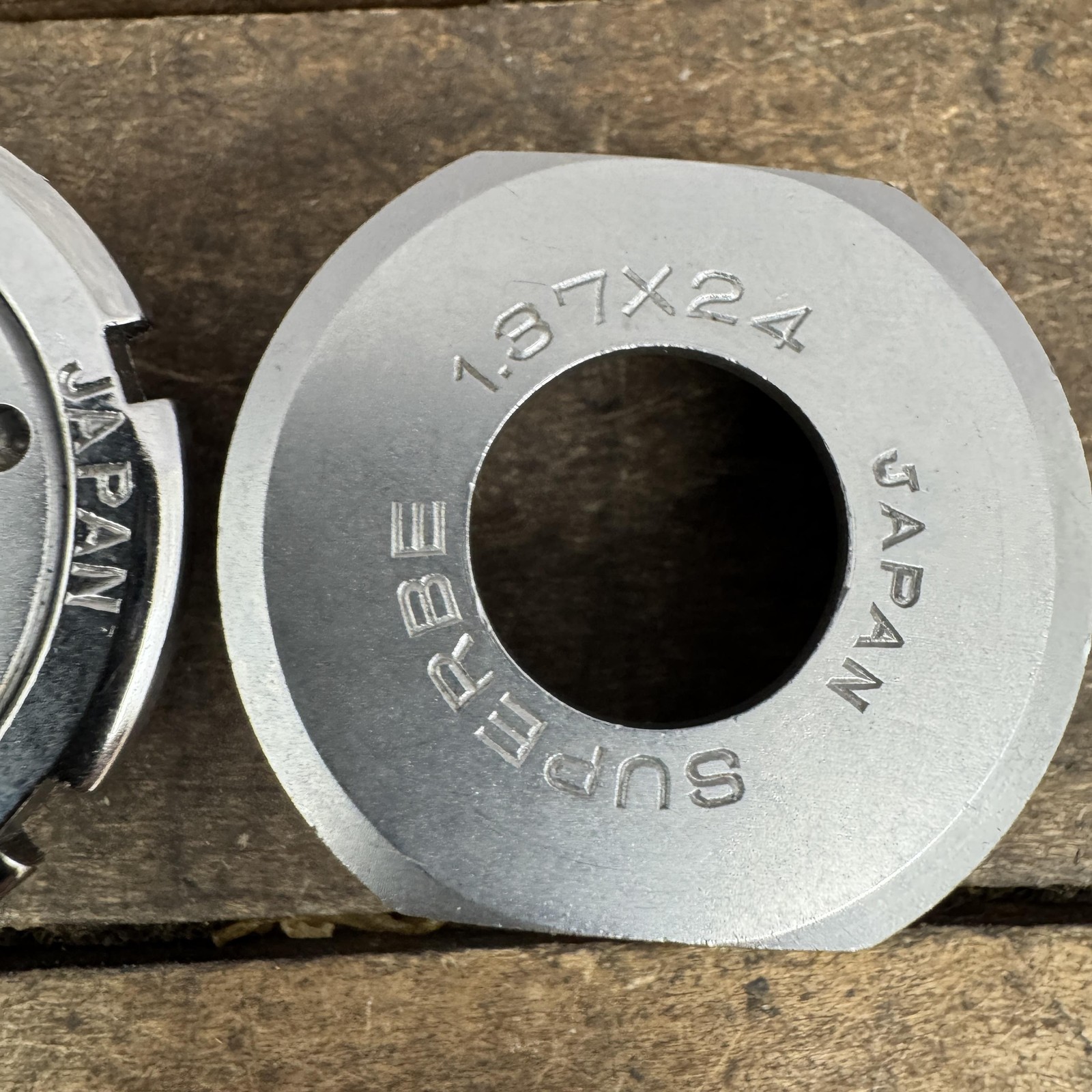 Vintage Suntour Superbe Bottom Bracket Cups NOS 1.37×24 BSA English Square Taper