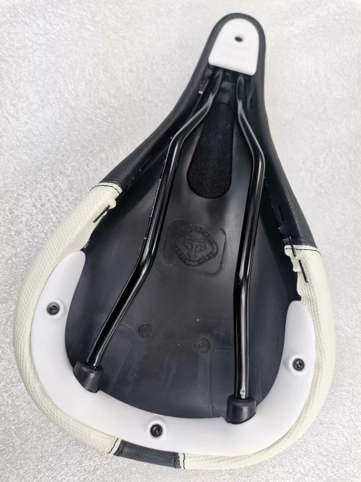 NEW OLD STOCK WTB SPEED V SADDLE SEAT WIDE 160MM BLACK WHITE MTB TOURING BIKE
