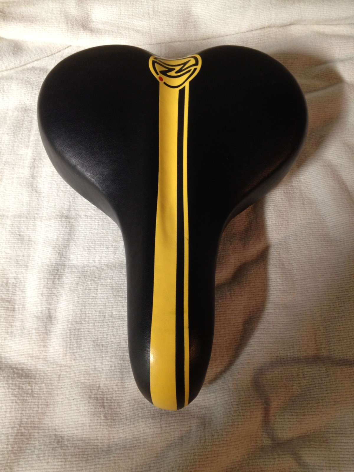 Mens Bike seat ZZ Black with yellow stripes