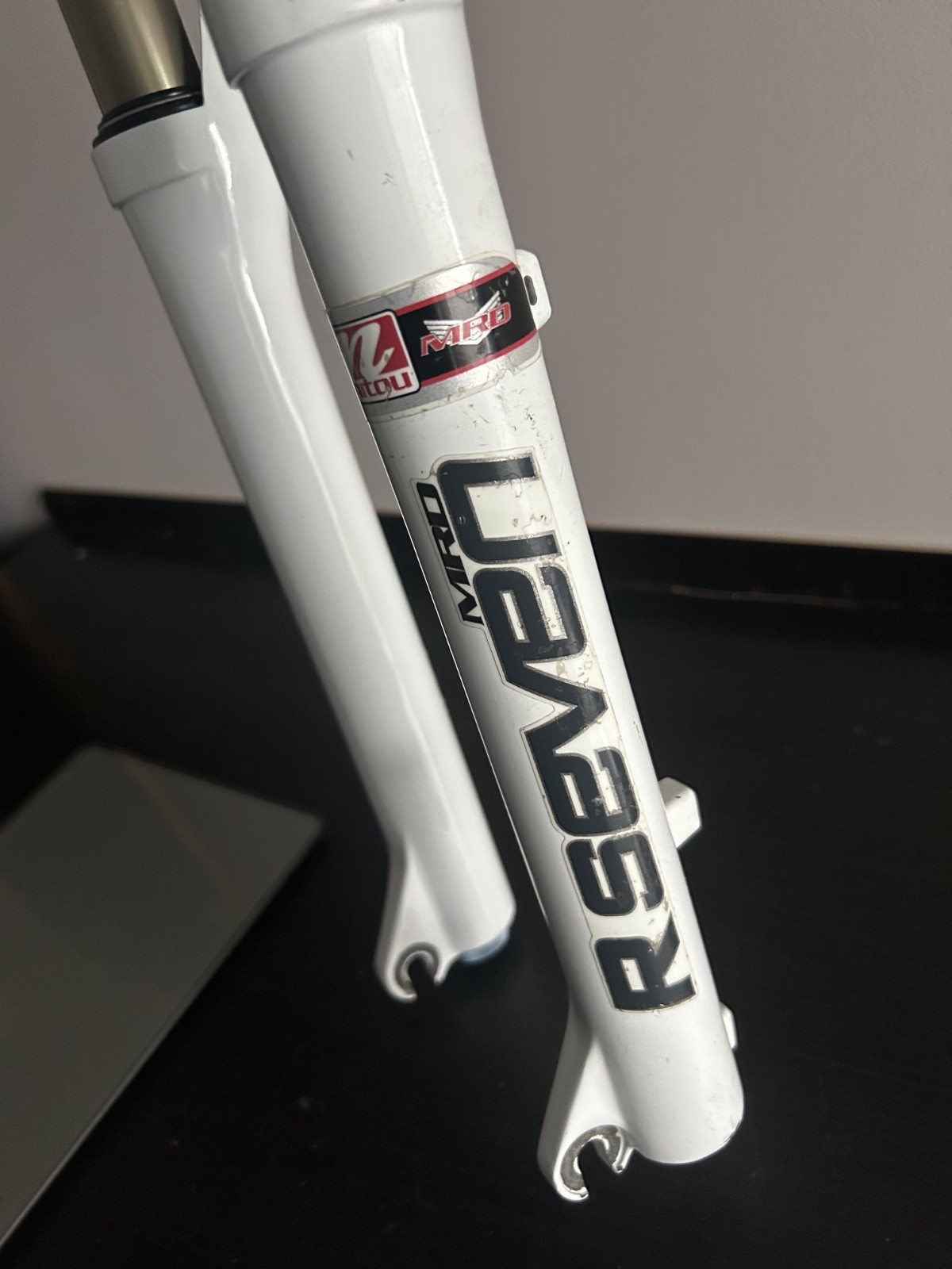 Manitou R-Seven MRD ABSOLUTE ABS+ 100mm 26″ Fork QR DSC TOP MODEL White