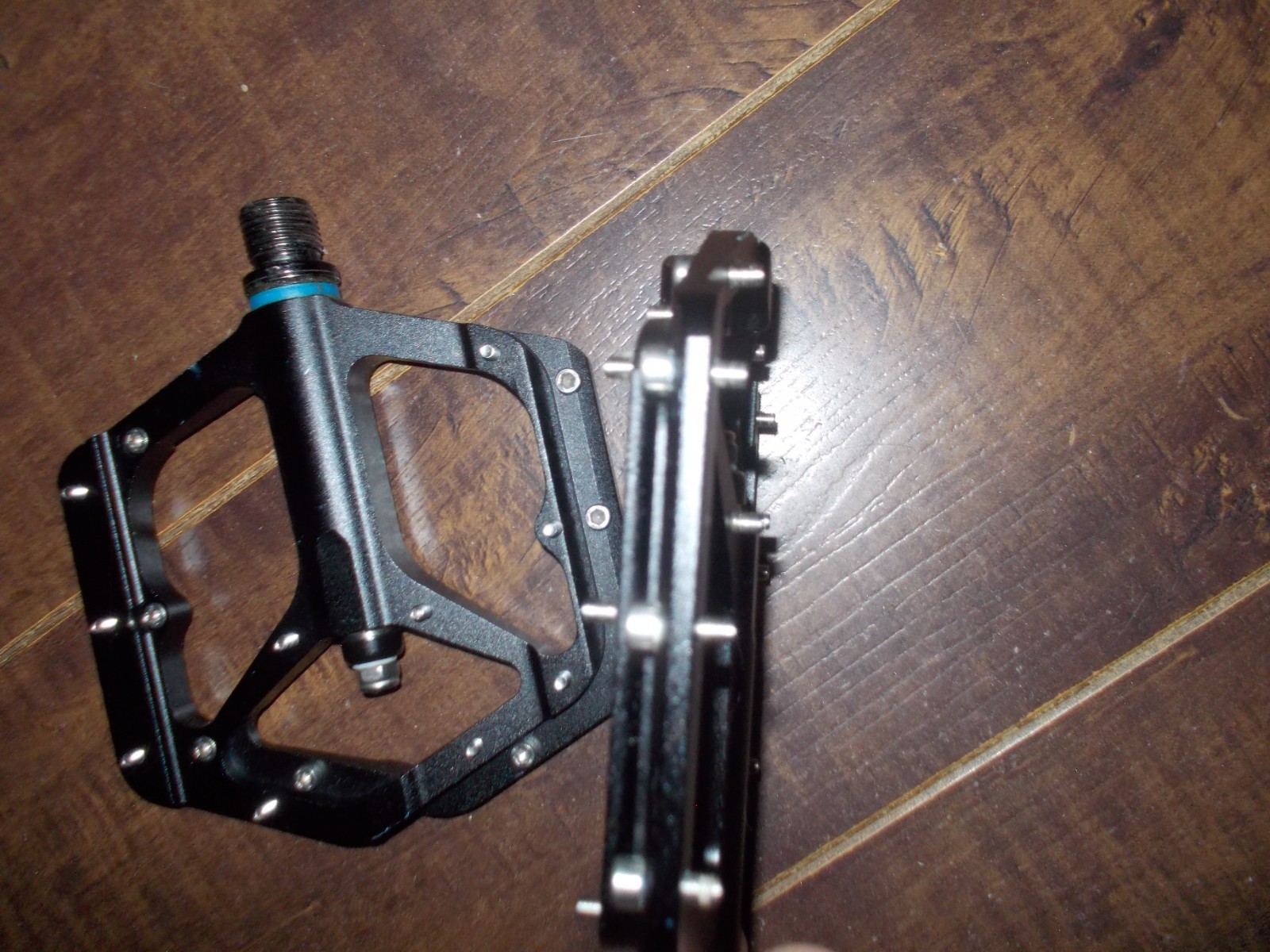 HT style flat pedals 13mm very thin in excellent pre owned condition 10 pins