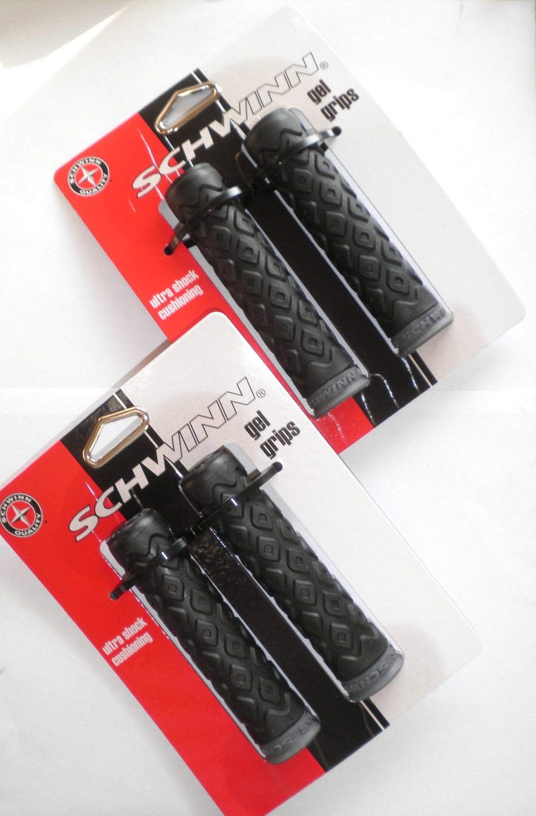 2 PAIRS OF SCHWINN BLACK BICYCLE HANDLEBAR GEL GRIPS BIKE PARTS 683