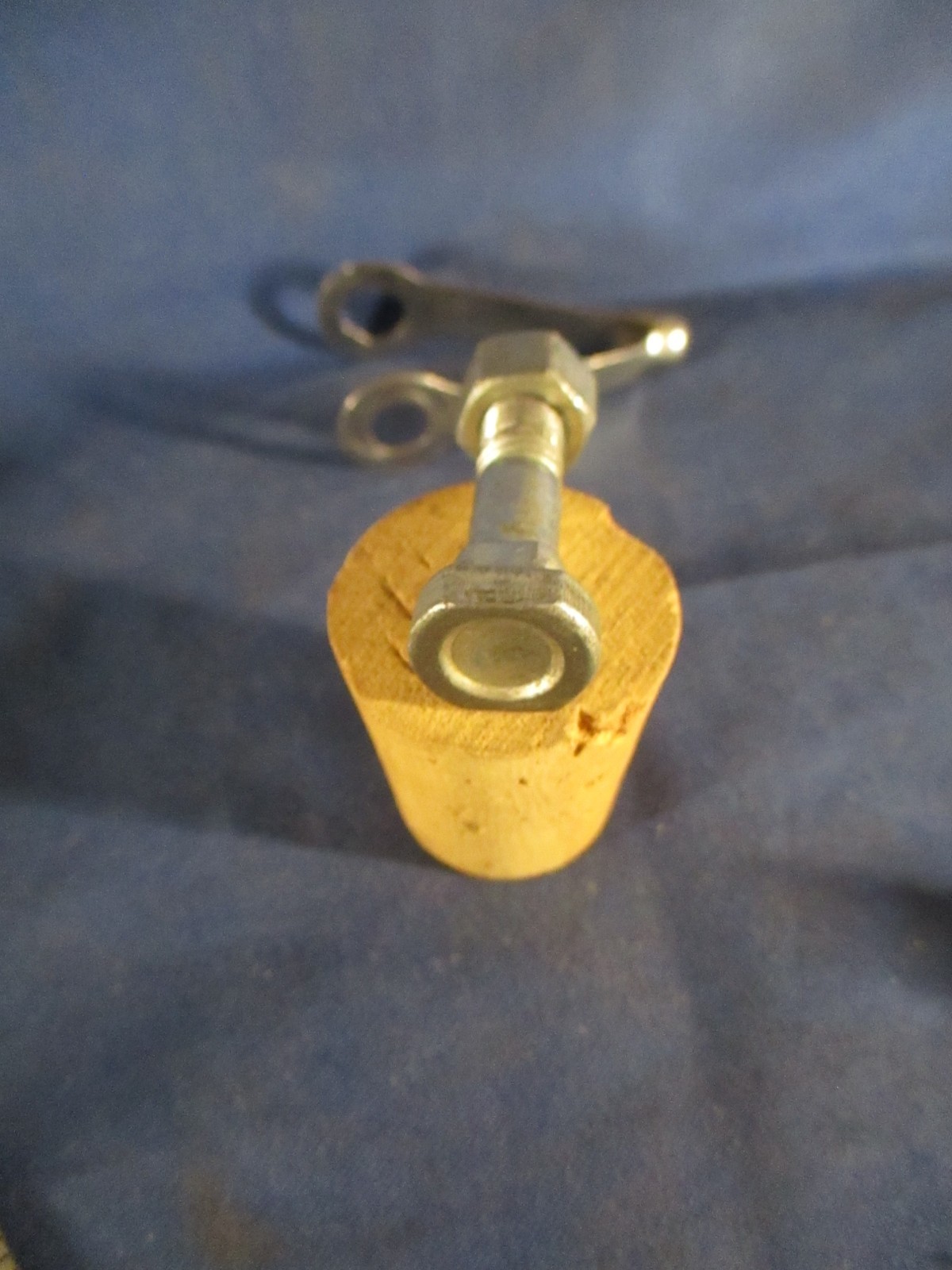 Keep that thing from spinning, Mafac hanger w/ binder bolt Flats, not keyed