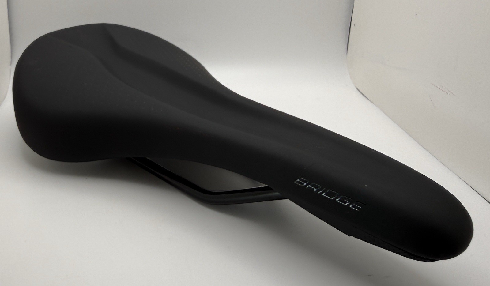 NOS Specialized Body Geometry Bridge Bicycle Seat 143mm