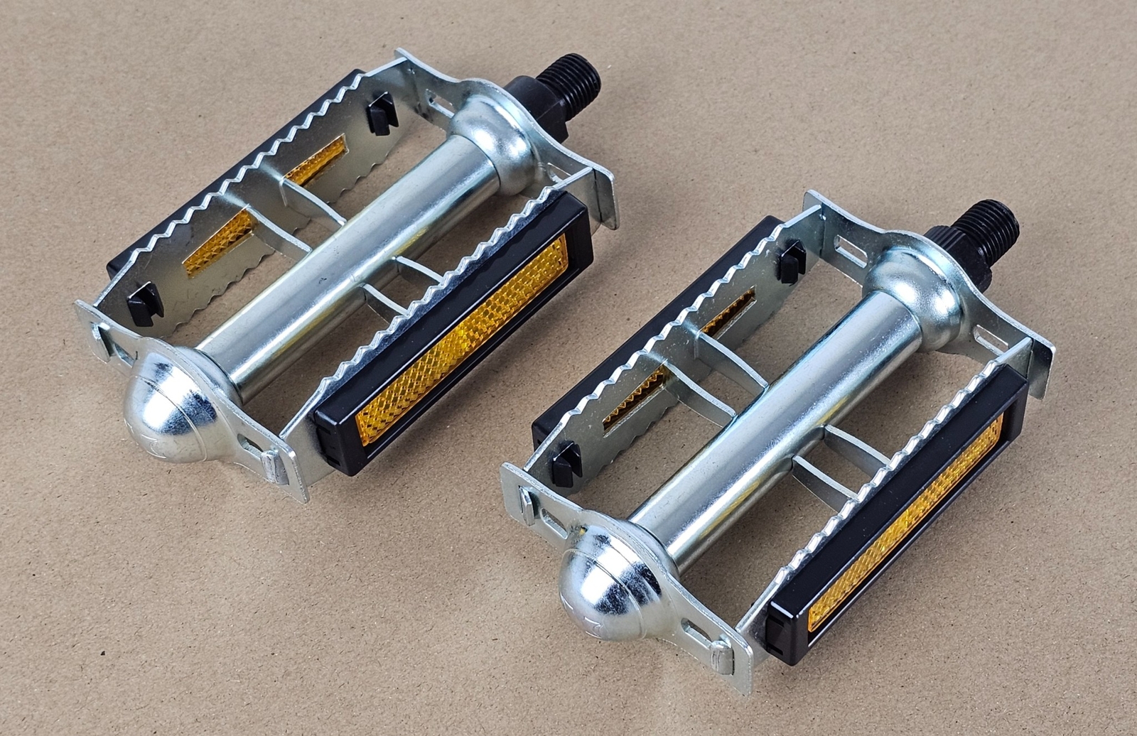 VINTAGE CHROME SCHWINN FASTBACK STINGRAY ROAD BIKE RAT TRAP PEDALS 1/2″ BICYCLE