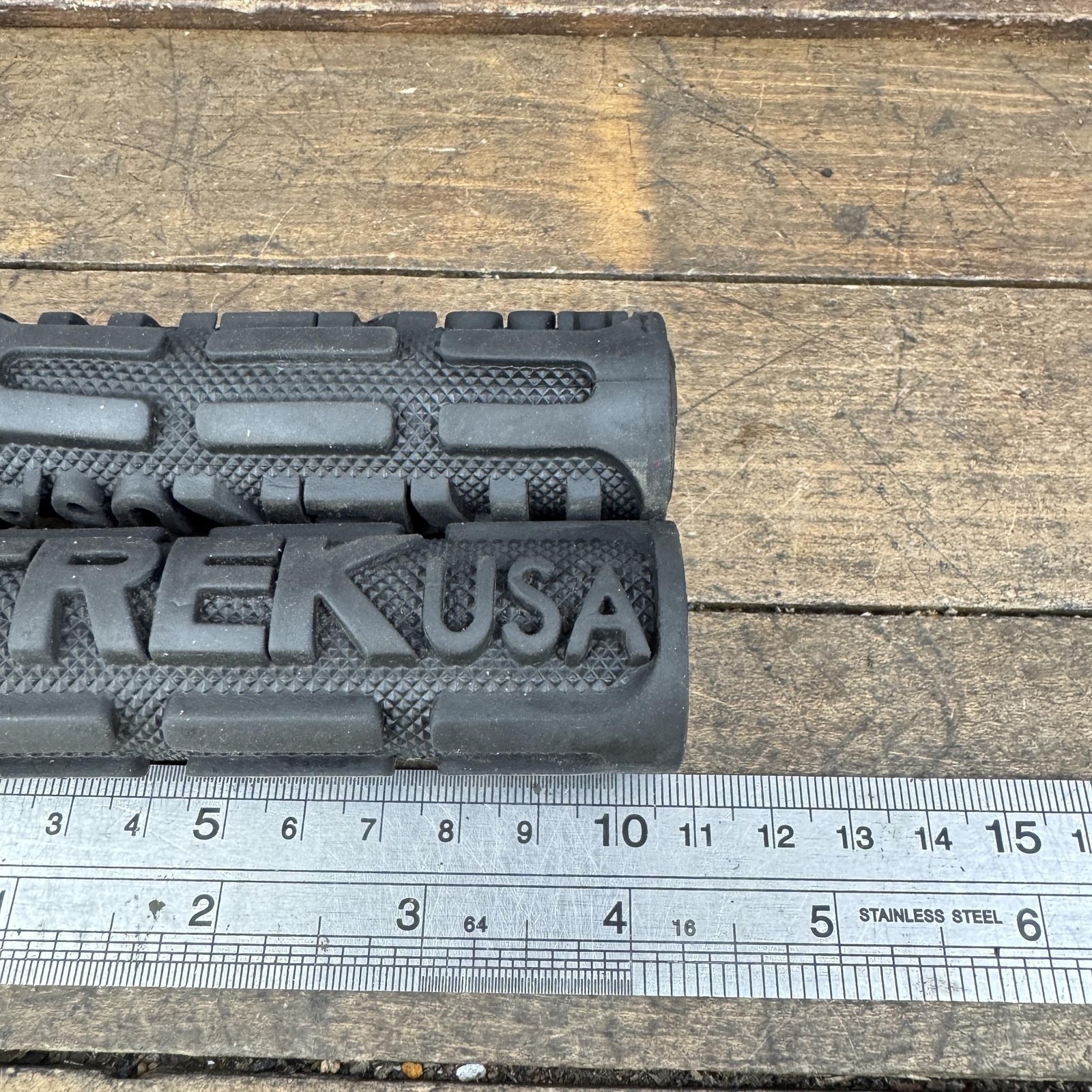 Trek USA Handlebar Grips Pair Black Rubber ATI Bar Ends Bike MTB 990 970 90s