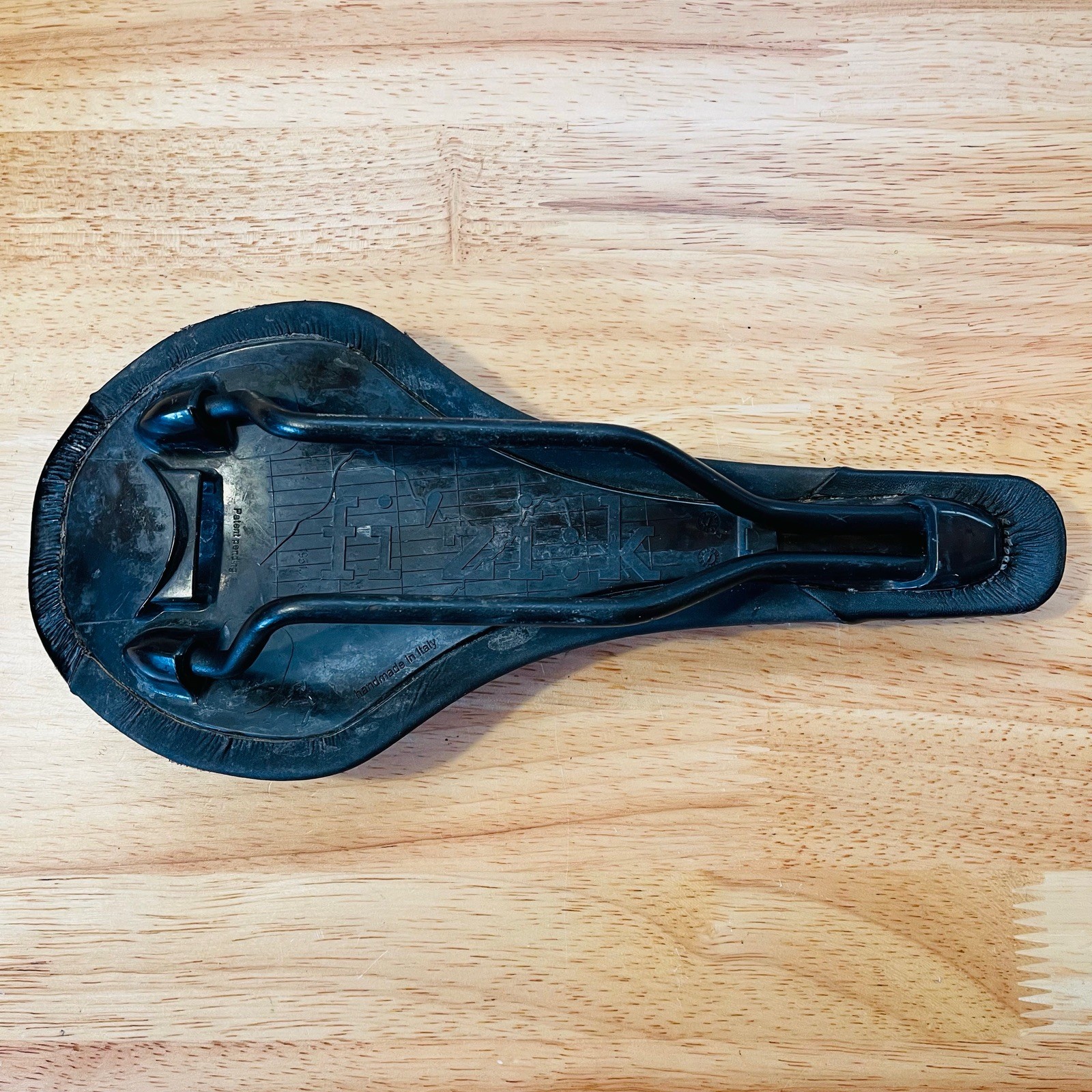 Fizik Tundra 2 Saddle Manganese Rails Black