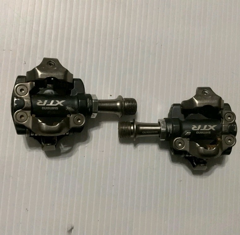 XTR 970 Shimano clipless pedals.