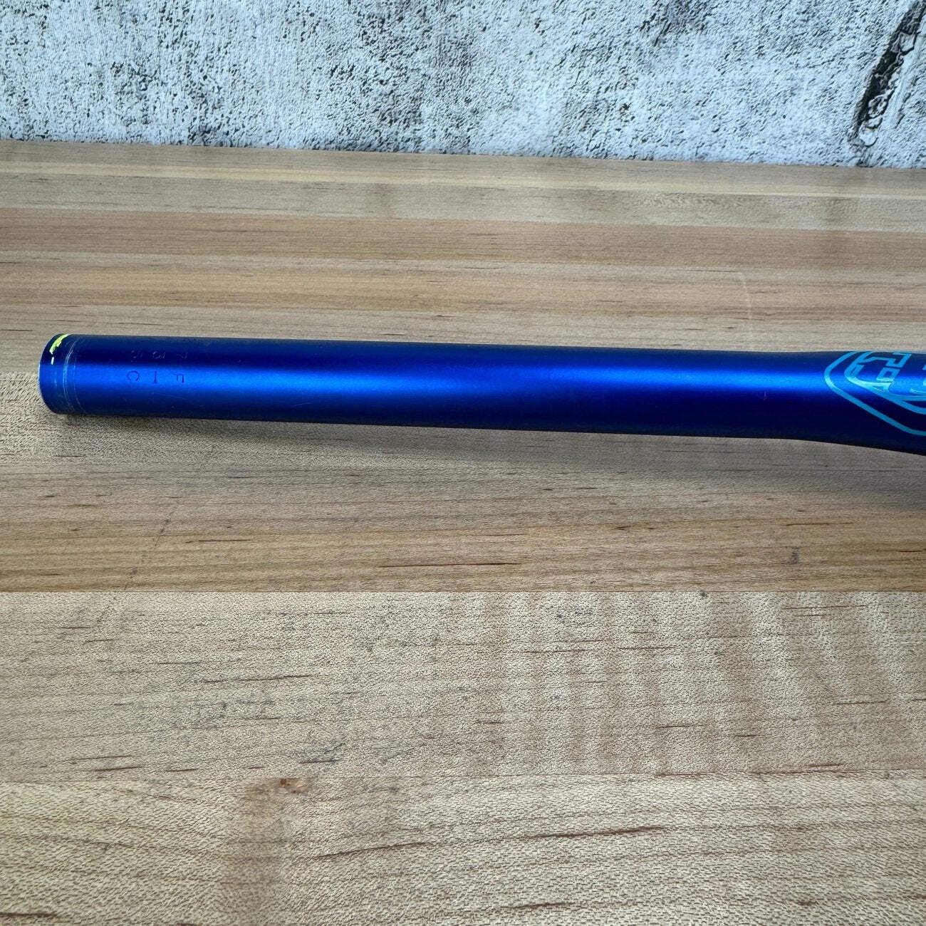Troy Lee Decendant 780mm 25mm Rise Blue MTB Bike Flat Handlebar 348g