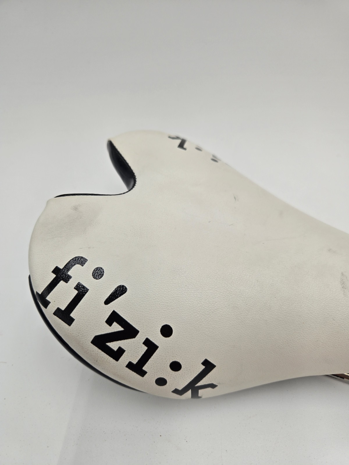 Classic FIZIK Fi’zi:k Aliante White Twin Flex Saddle Carbon Rails Bicycle Seat