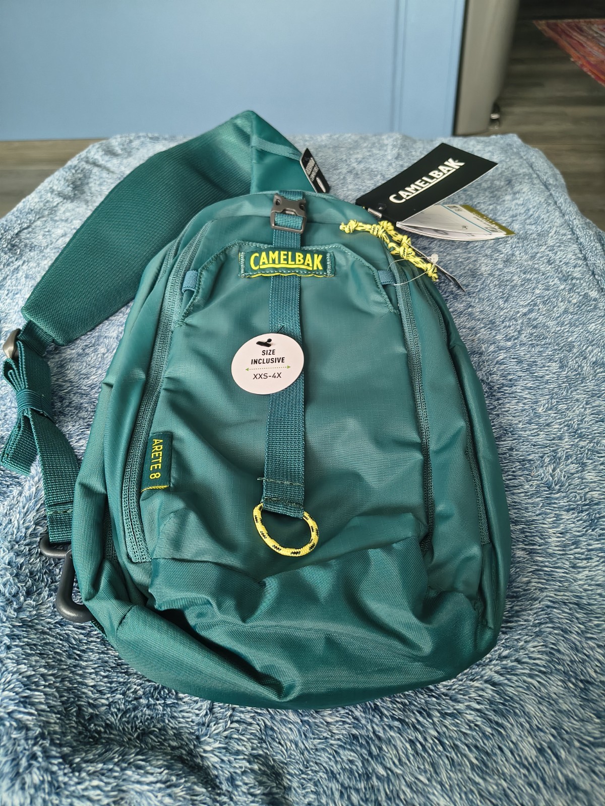 Camelbak New Arete 8 Sling Bag 32oz Compatible Green/Yellow
