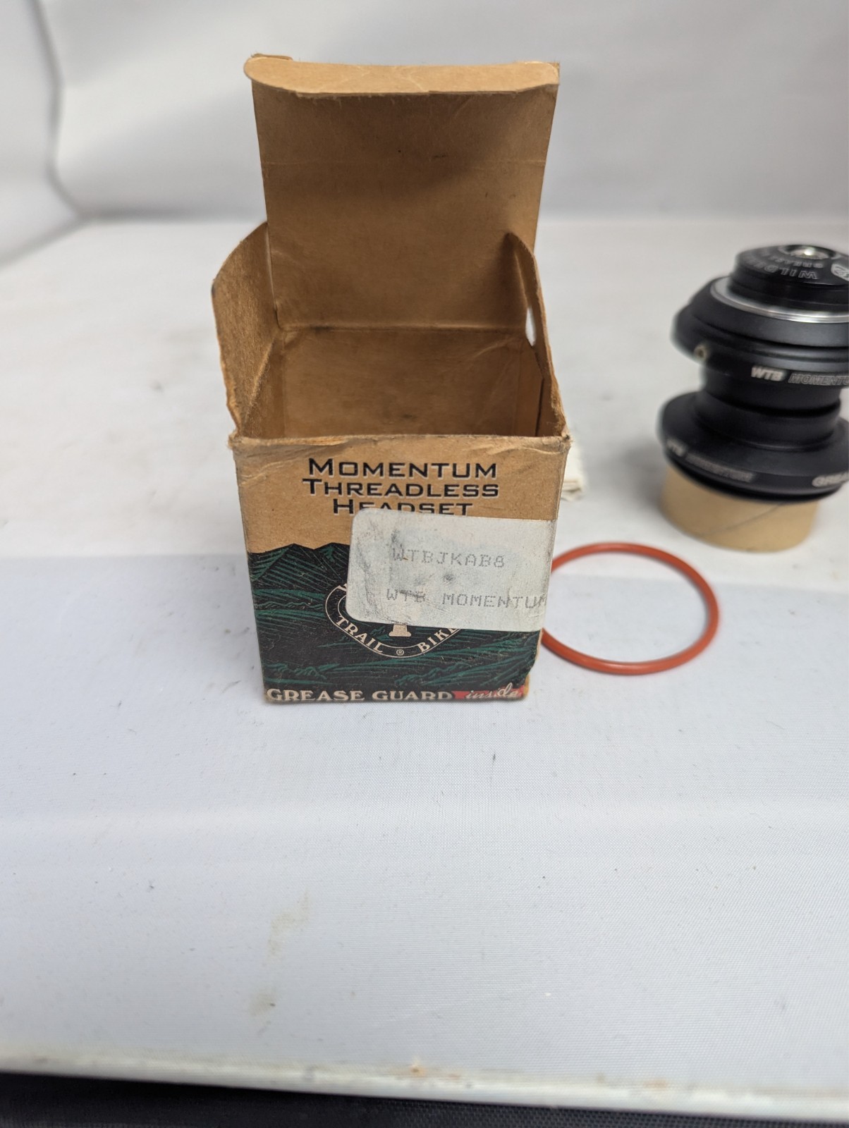 WTB grease guard 1 1/8″ threadless headset in black NOS