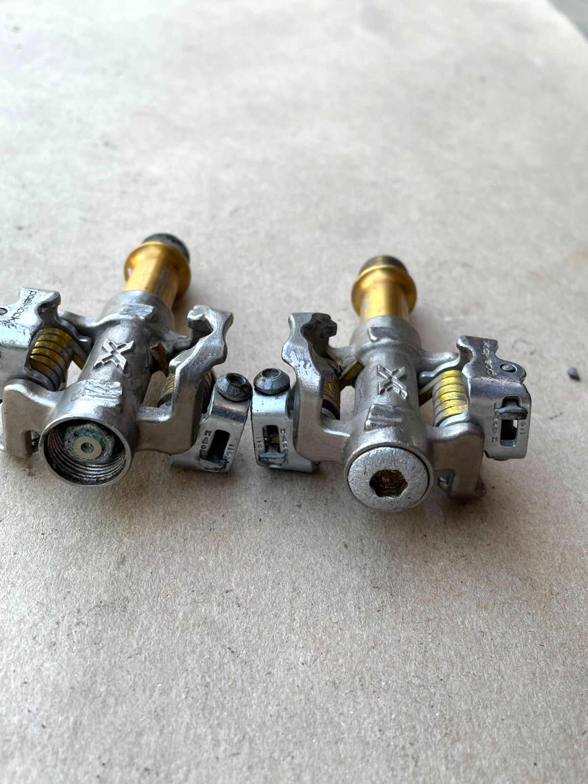Xpedo «posi-lock» clipless pedals Silver/Gold